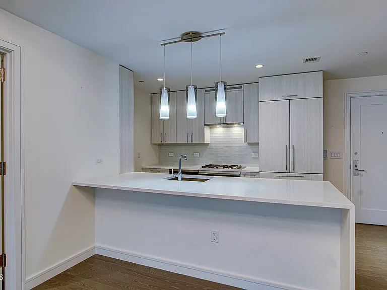 15 Morris Ave #507 — Photo 2