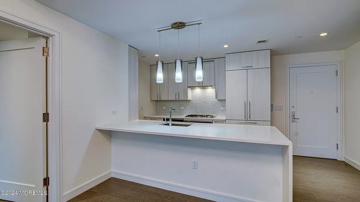 Building Photo - 15 Morris Ave #507