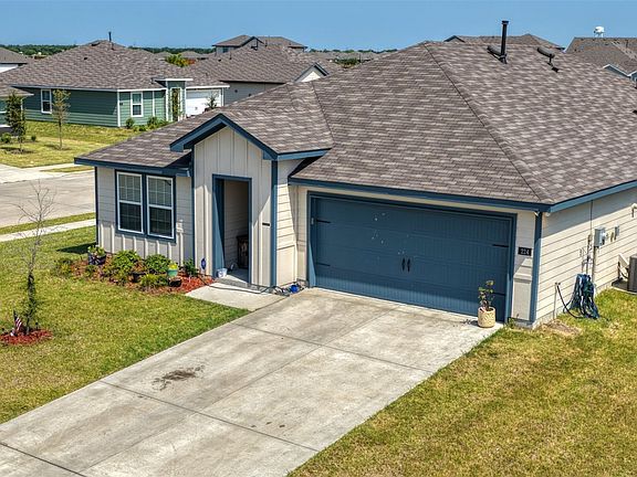 3rd image of 224 Crookedfield Dr