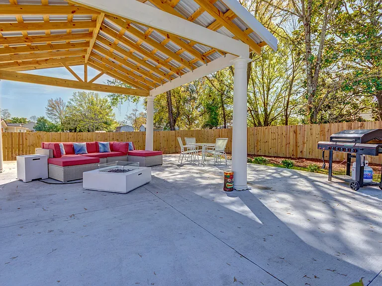 3241 Maplewood Dr — Photo 13