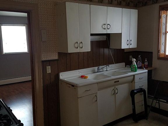 Kitchen from living area ntry