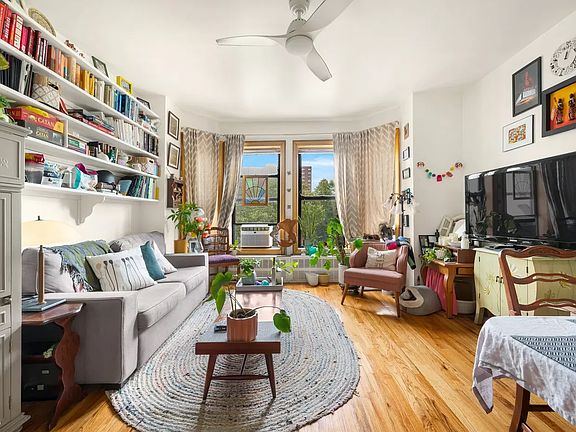 3rd image of 916 Saint Nicholas Ave