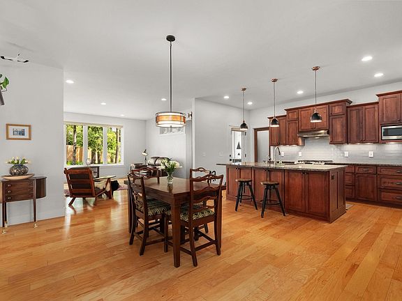 3rd image of 9414 Ancient Oak Ln
