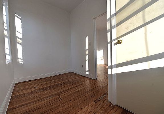4th image of 13 Allen St #11