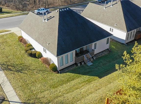 4th image of 484 Nottingham Dr