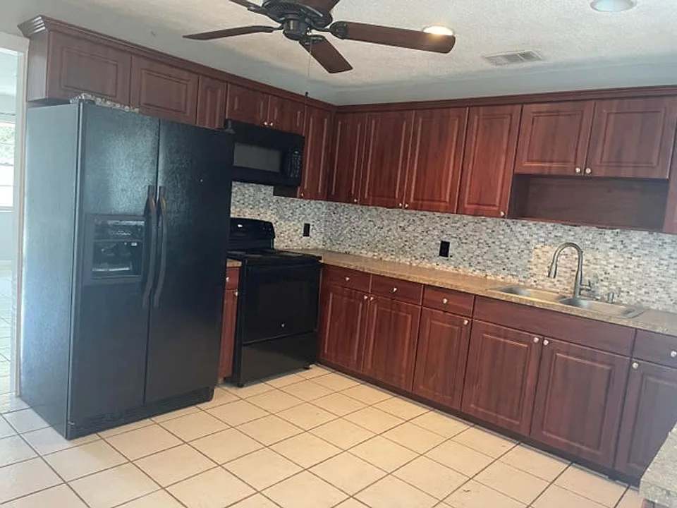 4425 Steven Rd W