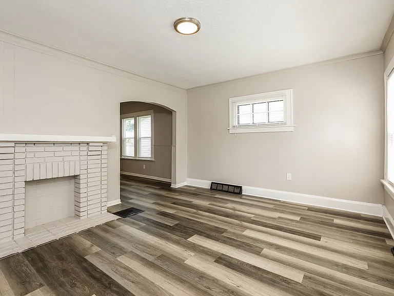 1553679_019_living_room_13061233.jpg