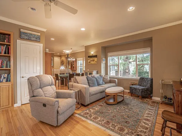 472 Scenic Dr, Ashland, OR 97520