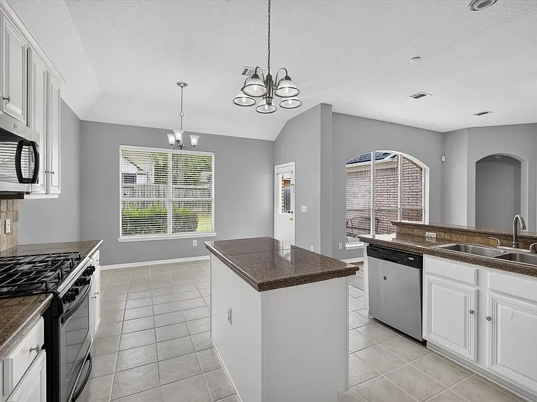 26 Millport Dr — Photo 7