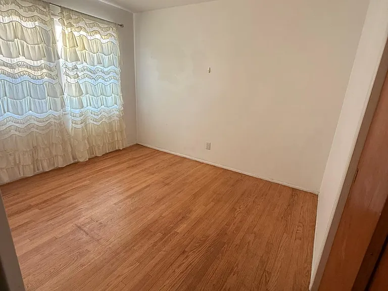 13701 Russell St #1 — Photo 7