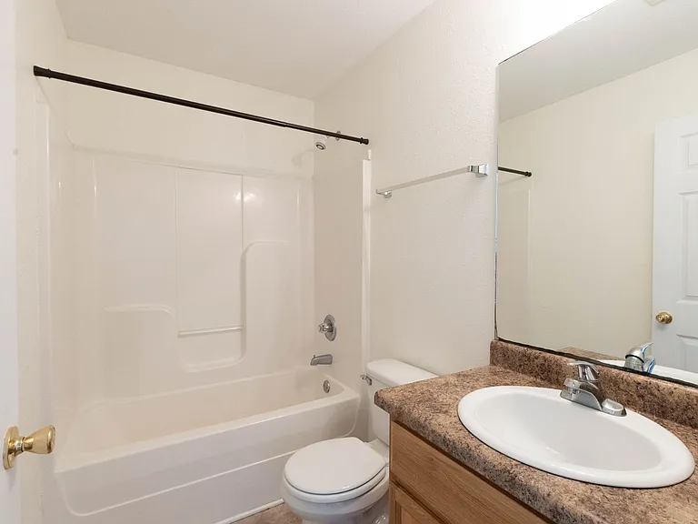 17239 Avondale Cir — Photo 15