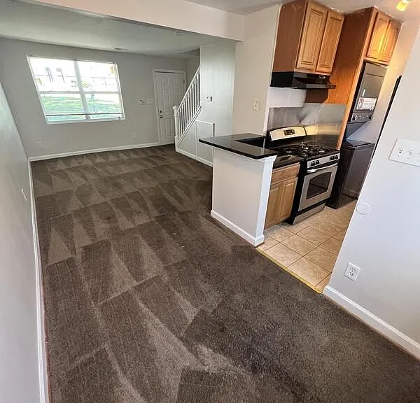 6890 Hawthorne St — Photo 10