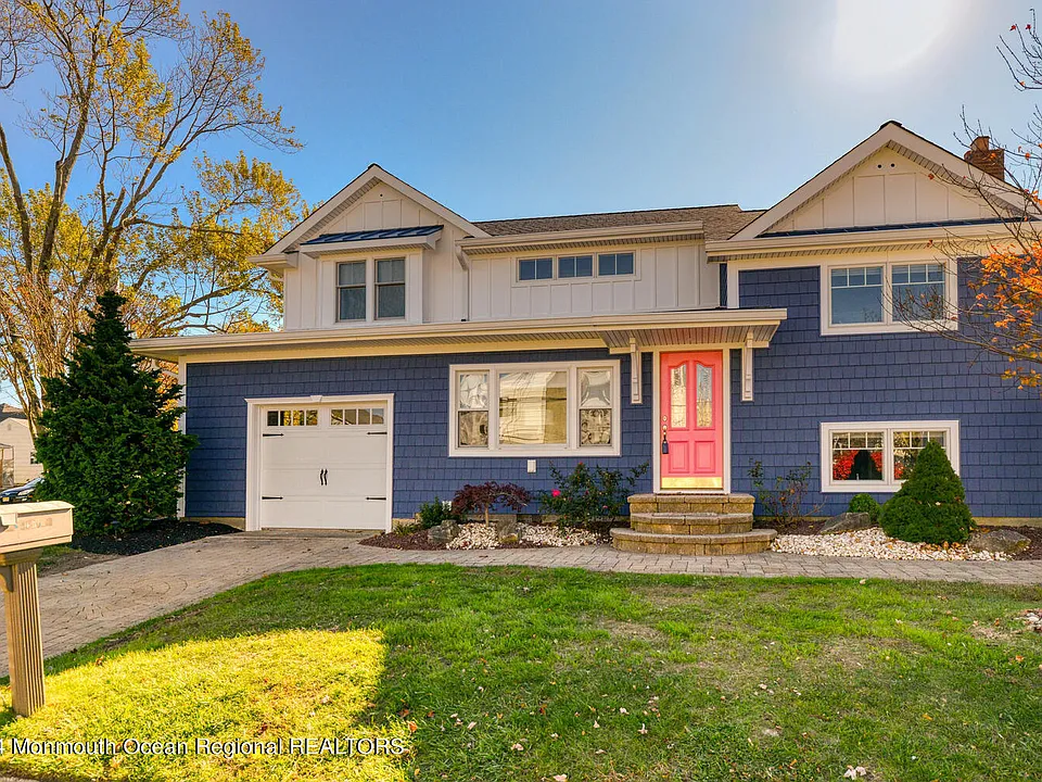 105 Saint Louis Ave