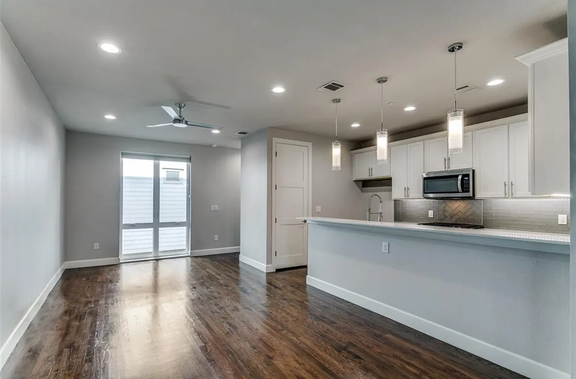 2 bed, 2.5 bath, 1528 sqft, $3,000 — Photo 3