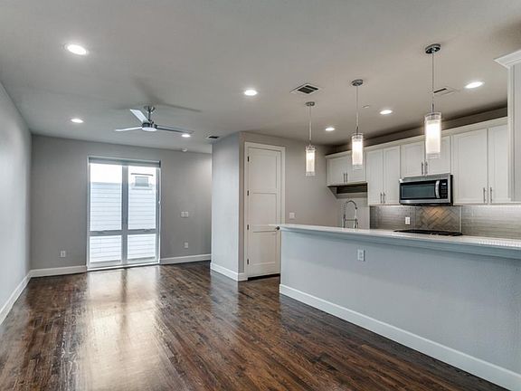3rd image of 2016 N Fitzhugh Ave #104