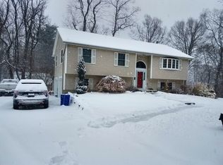 5 Leo Ln, New Windsor, NY 12553