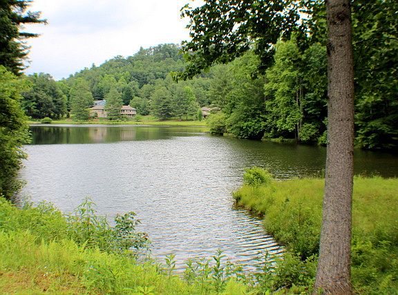 2nd image of 27 Mountain Lake Dr