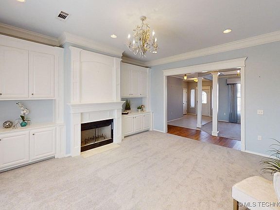 2nd image of 826 Oak Tree Dr