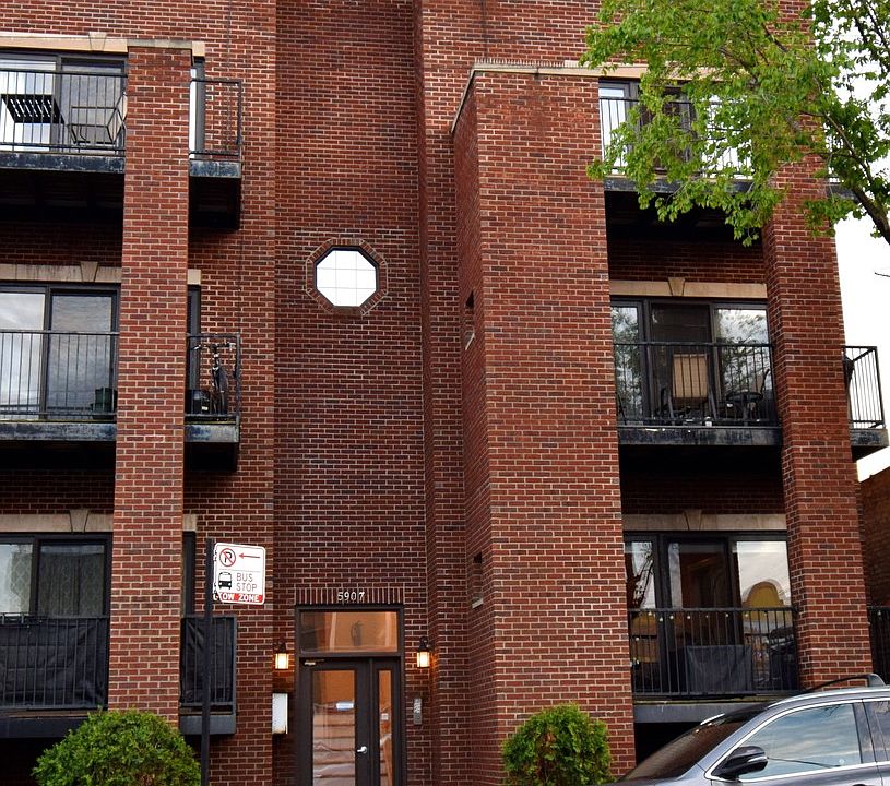 1st image of 5907 W Montrose Ave APT 1W