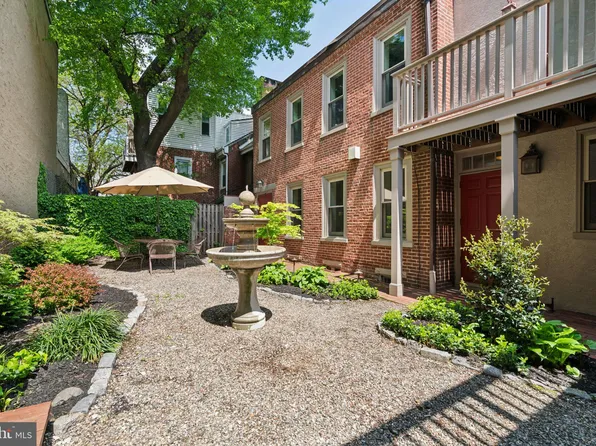 423-25 Vine St, Philadelphia, PA 19106