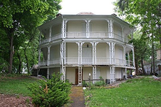 2nd image of 21 Spring St