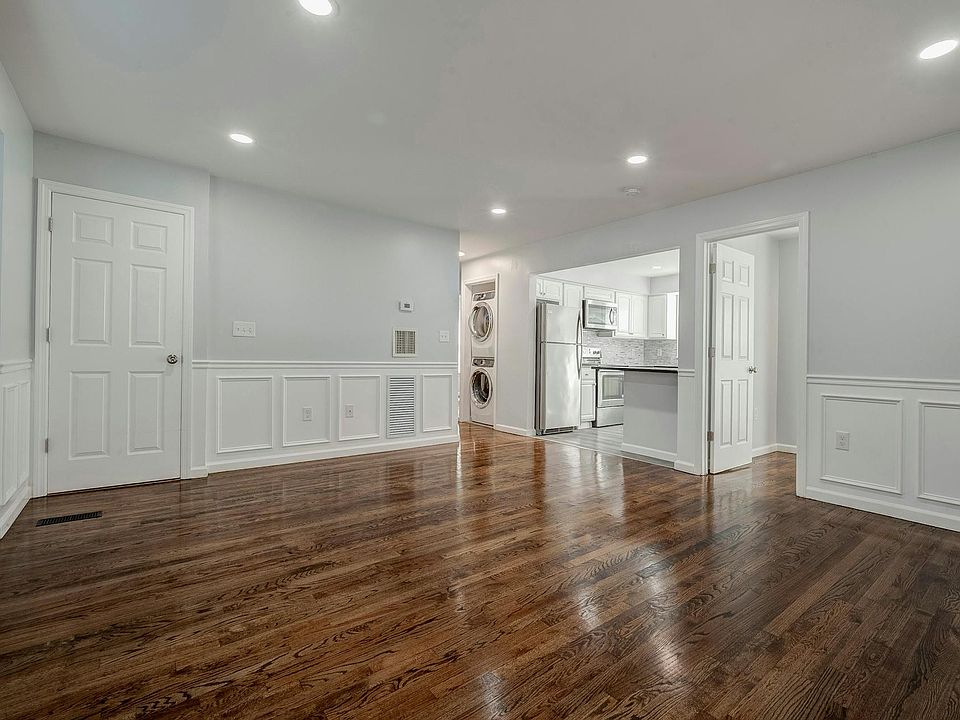 1st image of 780 Conklin St Floor 2