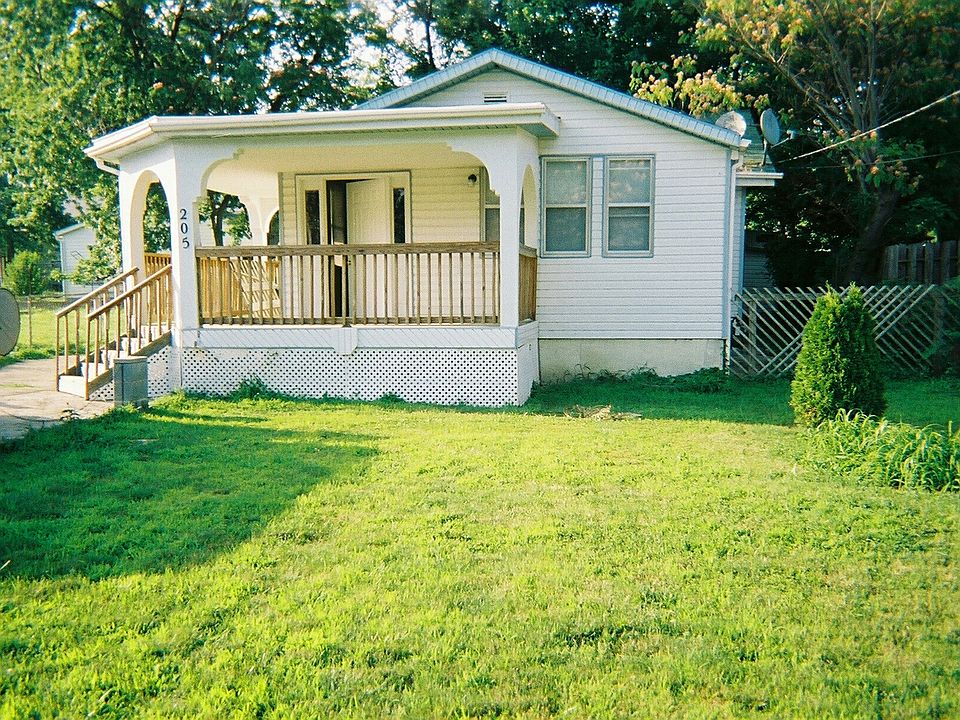 1st image of 205 E Felton Ave