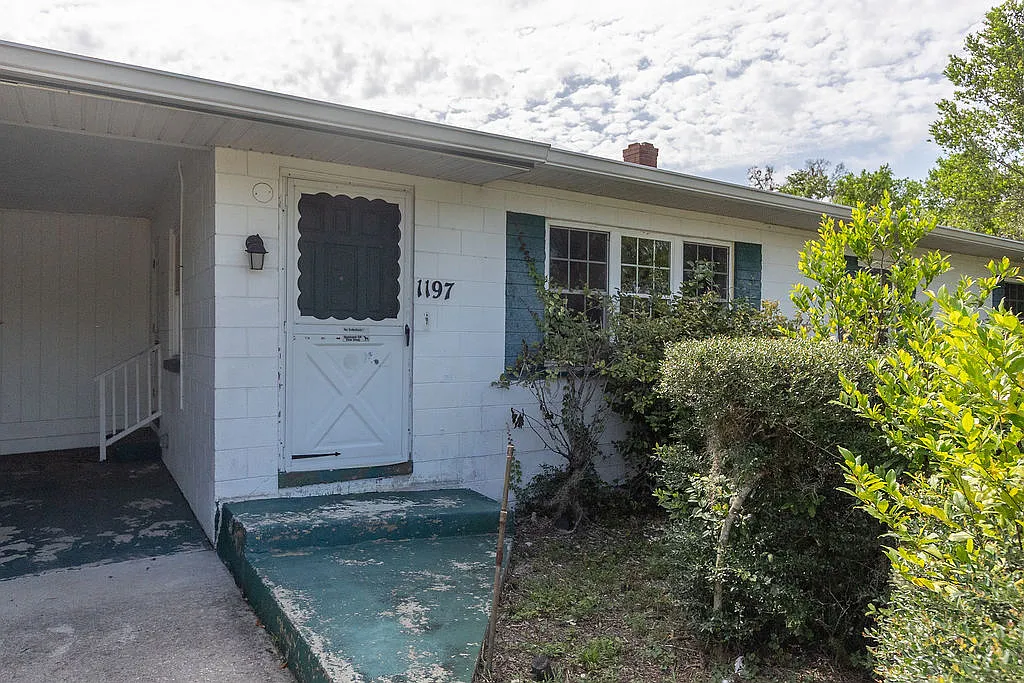 1197 N Garfield Ave - P123 - 1 — Photo 2