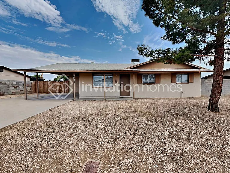 6813 W Montebello Ave — Photo 1