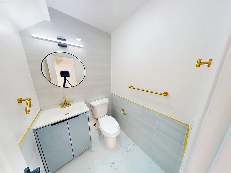 Beautiful 2 Bed | Split Level| Feels Like Home — Photo 5