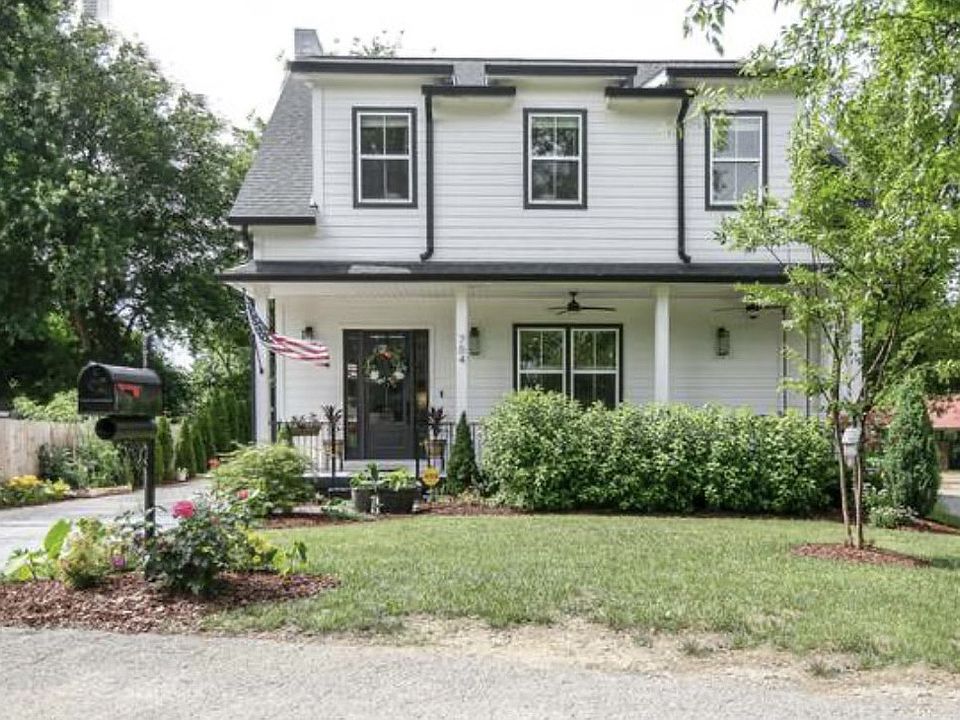 1st image of 704 W End Cir