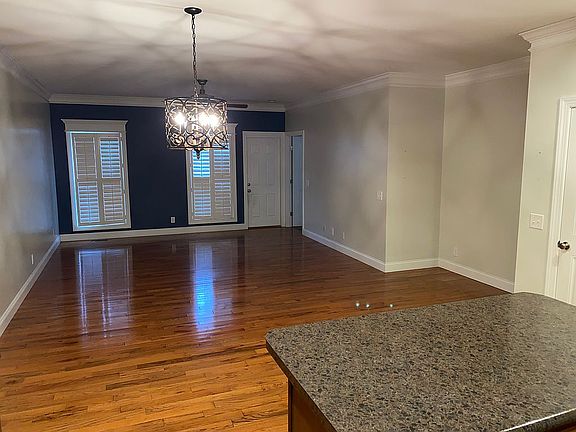 3rd image of 724 Maple Point Dr