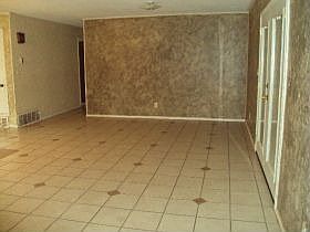 4th image of 421 E Oakdale St