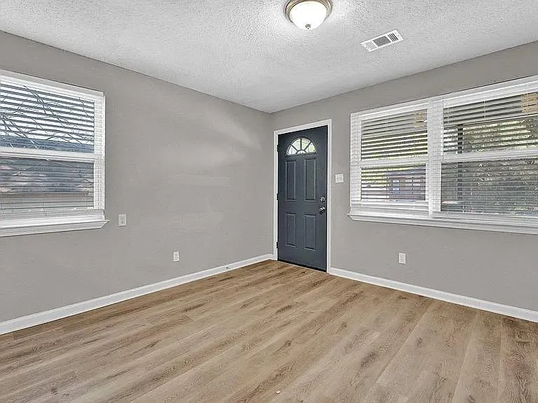 760 Richmond Ave - Richmond 4 — Photo 3