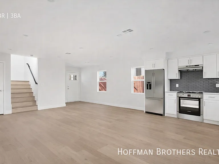 647 W 97th St — Photo 4