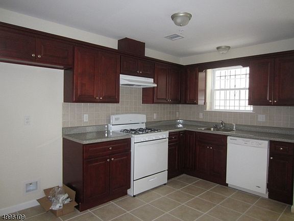 3rd image of 148-150 Manchester Pl #1