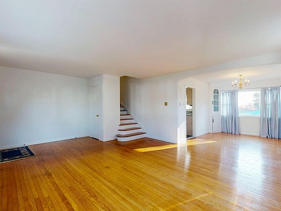 4th image of 108 E Vernon Ave