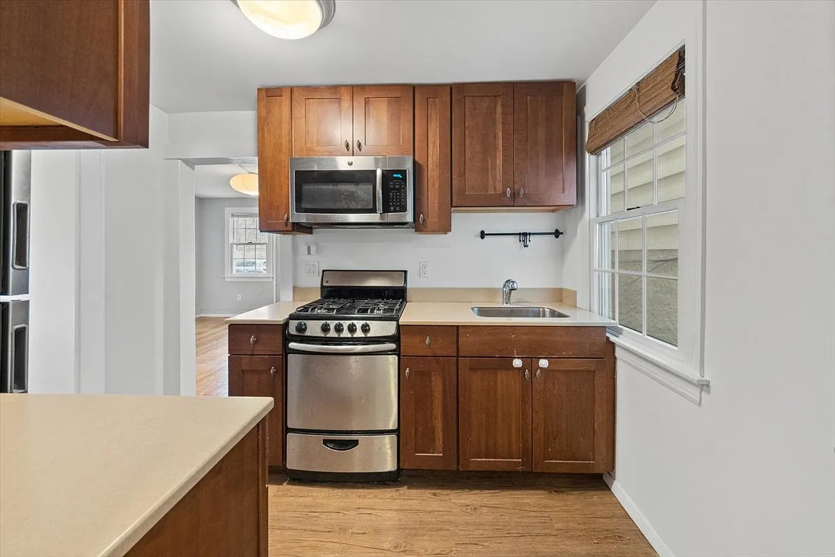 1 bed, 887 sqft, $3,500 — Photo 4