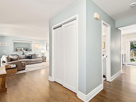 5th image of 4260 Kingsbury Dr