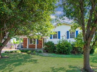 102 Merewood Dr, Versailles, KY 40383