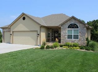 4931 Parkway Dr, Leavenworth, KS 66048