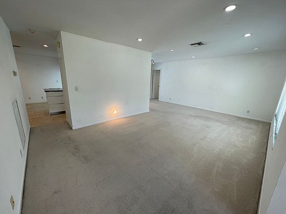3rd image of 11261 NW 42nd St