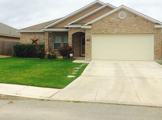 7723 Palomino Ct, Elmendorf, TX 78112