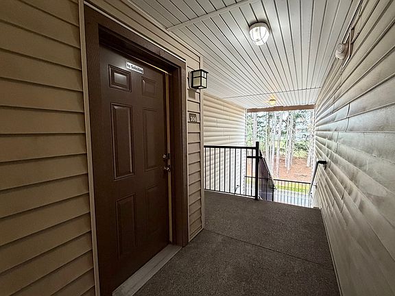 2nd image of 10804 NE Holly St Unit 306