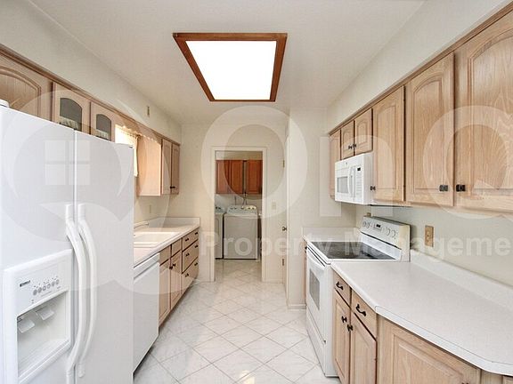 4th image of 4829 E Catalina Ave