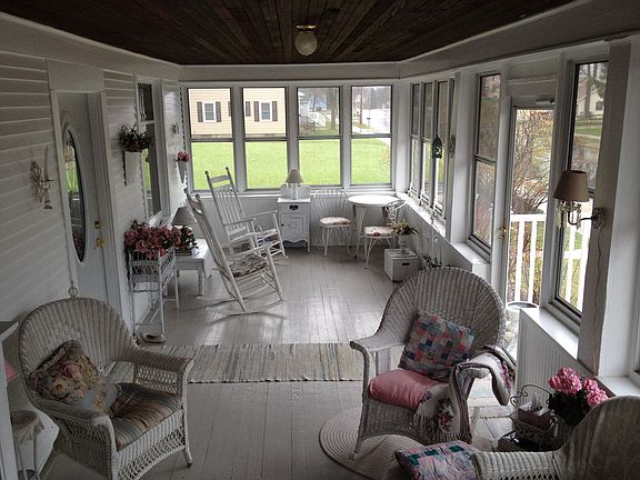 10x30 Spacious Front Porch