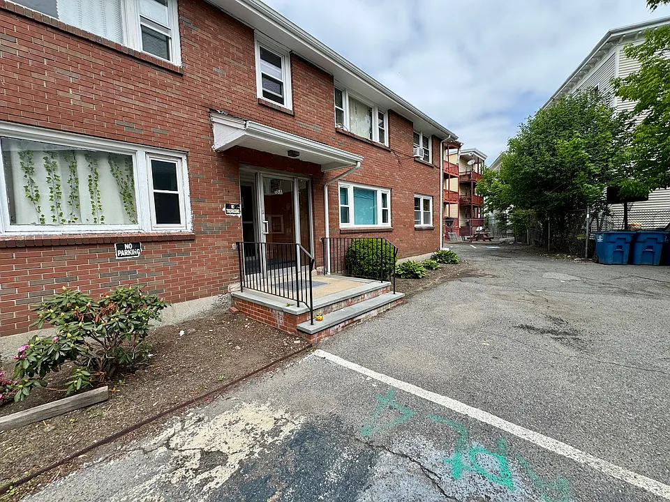 51 Laighton St #4