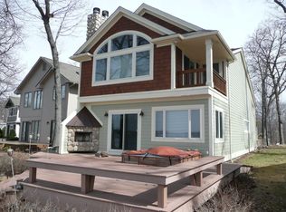 2177 Ridge Rd, White Lake, MI 48383