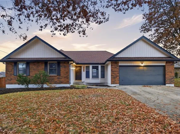 1105 Outlook Dr, Harrisonville, MO 64701