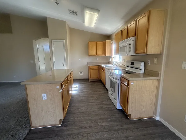 3285 E Ford Ave — Photo 15